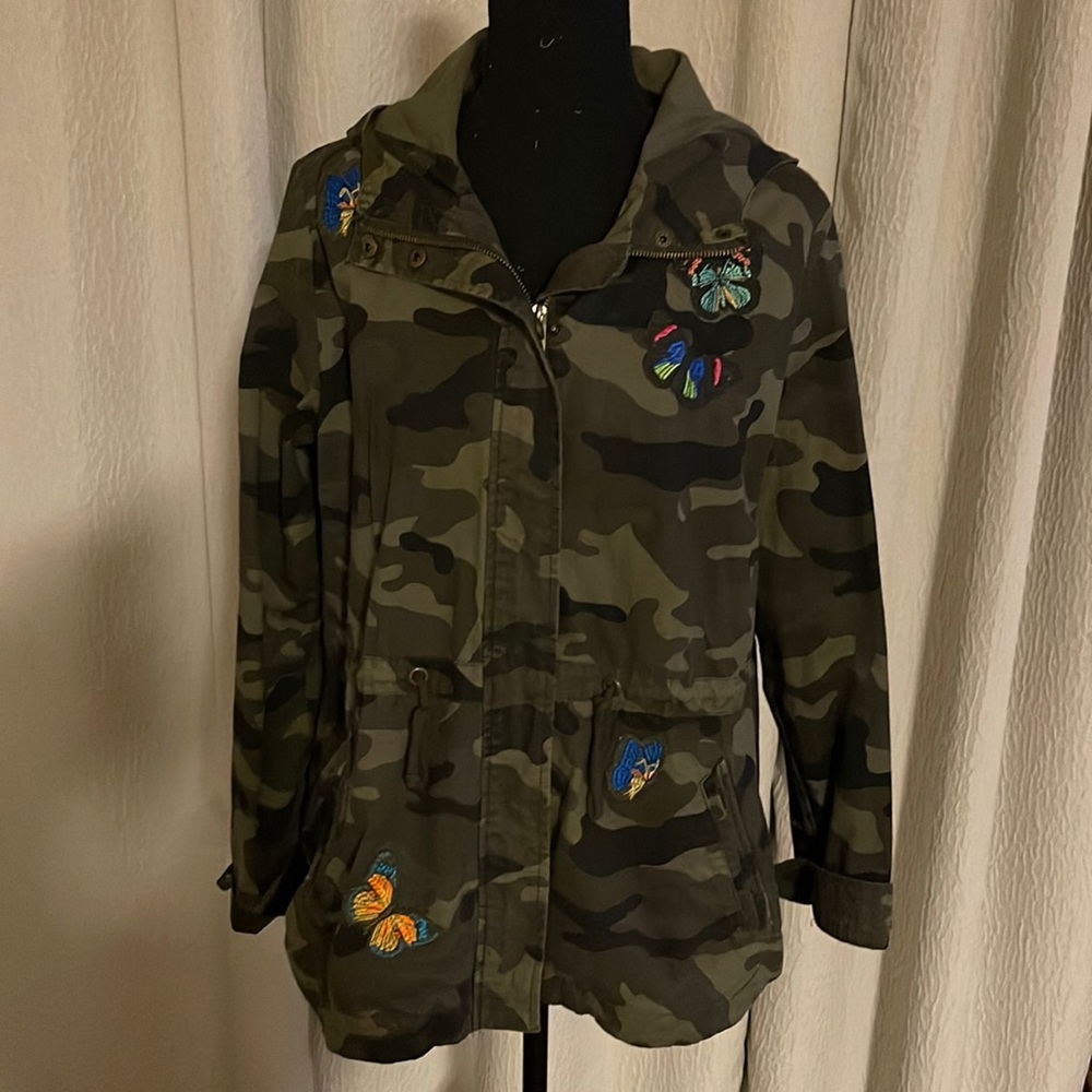 Camouflage, Zipper, drawstring and snap buttons